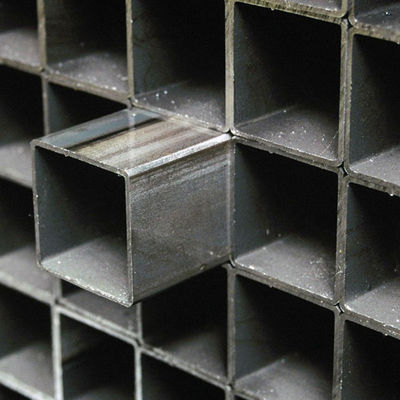 Нелегированное черное железо 30x30x3 мм S355 Сварная труба Углеродистая стальная квадратная труба 23 мм с окрашенным покрытием поверхности