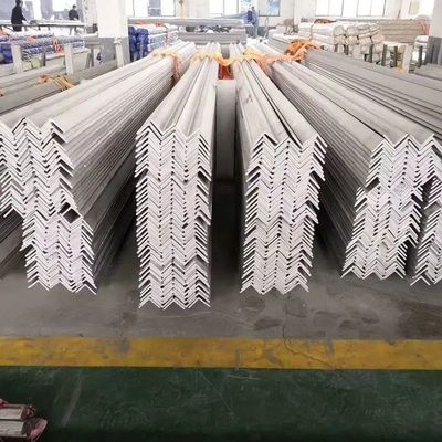 80x80x6 2b Площадь из нержавеющей стали с профилем в форме L Окраска плитки Резка и прокол равного угла Толерантность стойки ± 1%