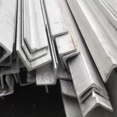 Несплавная L-образная мягкая стальная угловая штанга ASTM a36 a53 Q235 Q345 Зацинкованная железная сталь для строительных систем поддержки